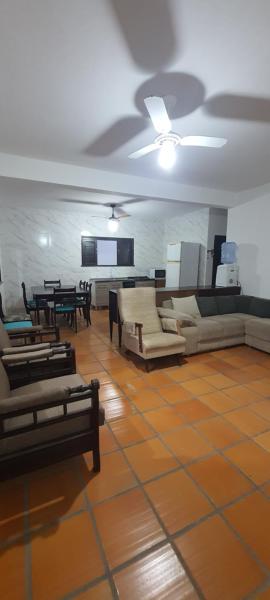 Casa duplex a 80m da praia pra 12 pessoas